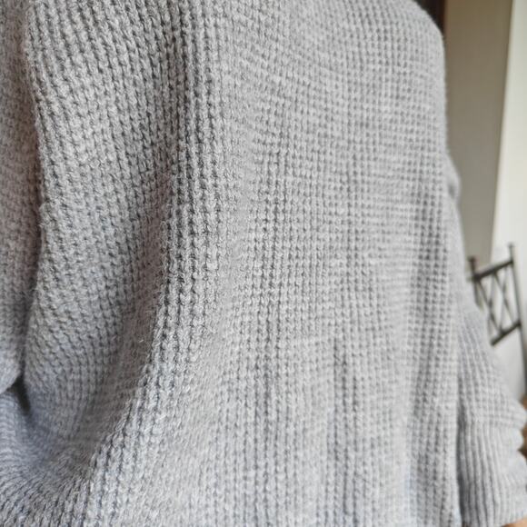 GAP Gray Waffle-Knit Crewneck Sweater Women’s L, Cotton-Blend Cozy - Picture 3 of 5